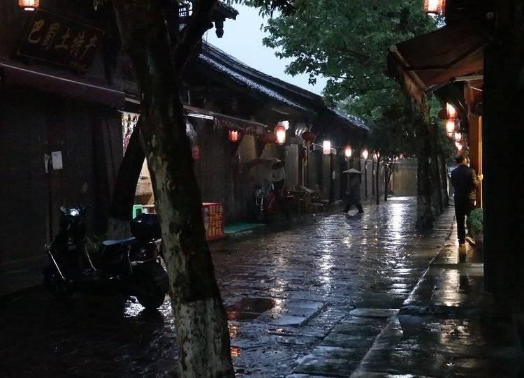汽车空调不凉是什么原因？是坏了吗？
